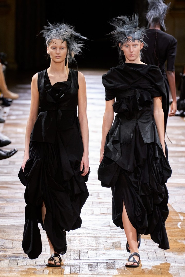 Yohji Yamamoto весна-лето 2022 Yohji Yamamoto весна-лето 2022