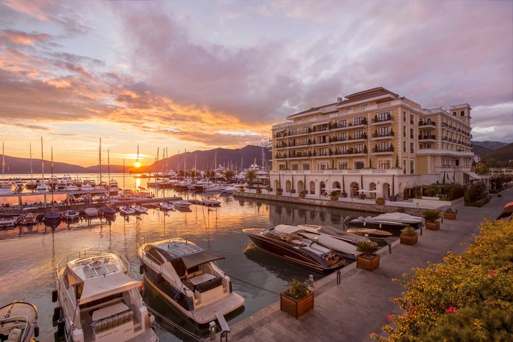 Regent Porto Montenegro приглашает провести День всех влюбленных в Черногории Regent Porto Montenegro приглашает провести День всех влюбленных в Черногории