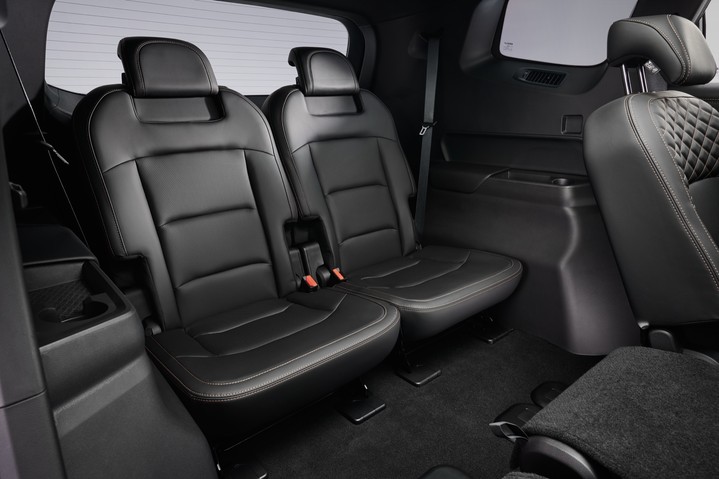 Geely объявляет цены на новый 7-местный кроссовер Okavango в России Geely объявляет цены на новый 7-местный кроссовер Okavango в России
