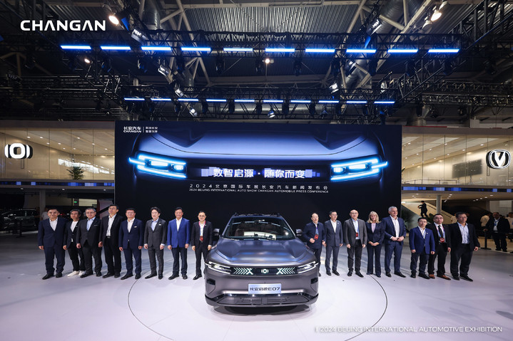 Changan представил первый в мире серийный автомобиль-трансформер Nevo E07 Changan представил первый в мире серийный автомобиль-трансформер Nevo E07