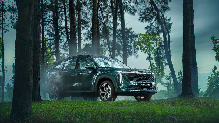 Geely представляет в России новую версию кроссовера Geely Atlas — с полным приводом Geely представляет в России новую версию кроссовера Geely Atlas — с полным приводом