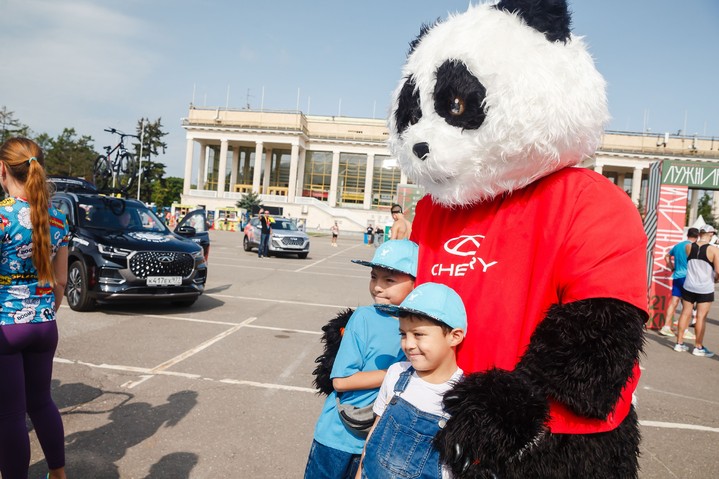 CHERY на полумарафоне «Лужники». Дмитрий Неделин установил рекорд CHERY на полумарафоне «Лужники». Дмитрий Неделин установил рекорд