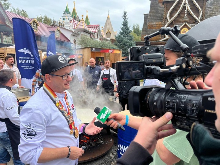 Поставили новый рекорд: на CHEFS TEAM FEST сварили уху весом 358 кг с дальневосточным минтаем и маскарпоне Поставили новый рекорд: на CHEFS TEAM FEST сварили уху весом 358 кг с дальневосточным минтаем и маскарпоне