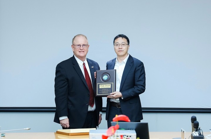 Компания Geely получила престижную награду IATF за выдающийся вклад в развитие мировых стандартов качества Компания Geely получила престижную награду IATF за выдающийся вклад в развитие мировых стандартов качества