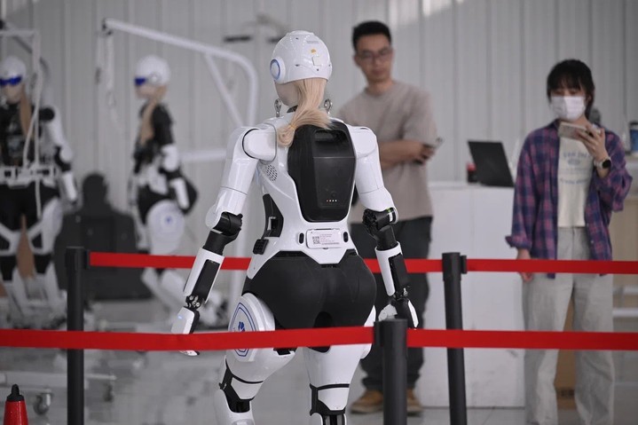 EXEED представил робота AIMOGA в Шанхае EXEED представил робота AIMOGA в Шанхае