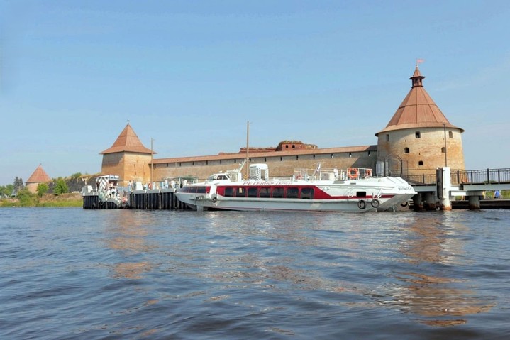 Открылись круизы на метеорах в Крепость Орешек Открылись круизы на метеорах в Крепость Орешек