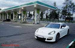 - Porsche Panamera Turbo S