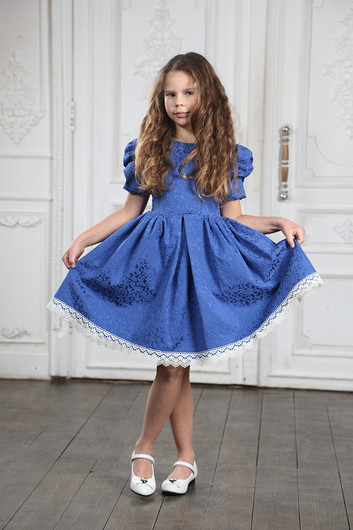 Дочь певицы МакSим примеряет платья модного бренда Alisia Fiori