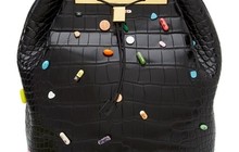 Сестры Олсен и Дэмьен Херст представили коллекцию рюкзаков
