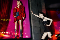 Деним, кожа и меха в новой кампании Versace