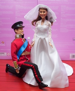 Свадебные куклы принца Уильяма и Кейт Миддлтон поступили в продажу Фото