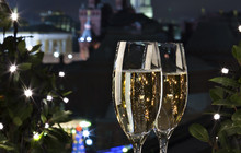 Где провести 14 февраля: в Москве, Санкт-Петербурге и на Мальдивах
