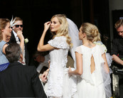 Поппи Делевинь вышла замуж в платье Chanel Haute Couture