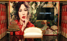Моника Белуччи открыла корнер Dolce & Gabbana в ЦУМе