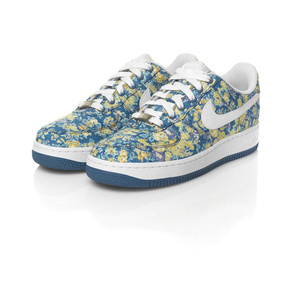 Nike Sportswear    Liberty 