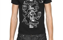 Граймс создала капсульную коллекцию футболок для Saint Laurent Paris