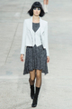Мода сквозь призму искусства на показе Chanel в Париже Фото