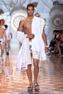 Каталог мужской одежды Versace (Версаче). Весна 2015. Показ в Милане