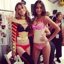 Бехати Принслу и Лаис Рибейро за кулисами показа Victoria's Secret Fashion Show