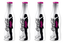 Moschino разработали дизайн для Coca-Сola