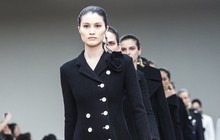 Новый показ Céline прошел в Пекине
