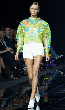 Космические девушки Thierry Mugler на Volvo Fashion Week