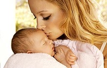 Николь Ричи продает детские вещи с аукциона