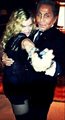 Энн Хэтэуэй встретила Новый год с Валентино и Мадонной Фото