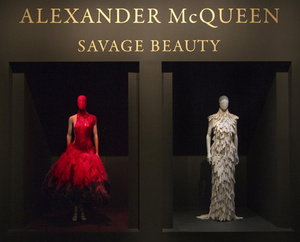 Выставка «Александр Маккуин: Дикая красота» стала самой успешной в истории Фото