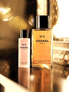 Chanel выпустил банную линию в честь аромата №5 Фото