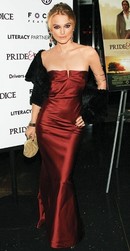 На нью-йоркской премьере «Гордости и предубеждения» (платье Calvin Klein), 2011 г.