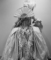 Две королевы: мода прошлого столетия: Фото №0