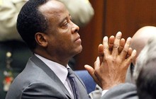 Врача Майкла Джексона приговорили к 4 годам тюрьмы