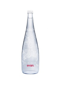 Эли Сааб создал лимитированную коллекцию бутылок Evian Фото