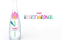 Evian обнародовал бутылку от Issey Miyake