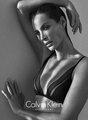 Кристи Тарлингтон стала лицом Calvin Klein Underwear Фото