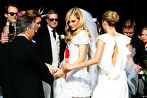 Поппи Делевинь вышла замуж в платье Chanel Haute Couture