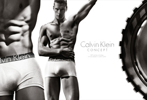 Calvin Klein представил очередную провокационную рекламную кампанию нижнего белья Фото