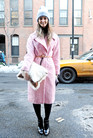 Пальто нежно-розового цвета: тренд сезона