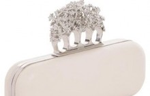 Дом Alexander McQueen представил новогоднюю версию легендарного клатча