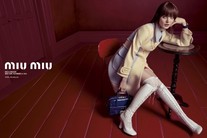 Miu Miu представил новую рекламную кампанию с Лупитой Нионго и Эль Фаннинг
